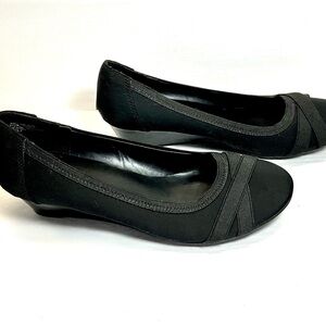 Liz Claiborne Black wedges 9.5M